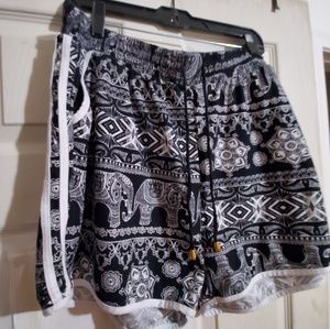 Vgu Size 3X Shorts Tribal Print